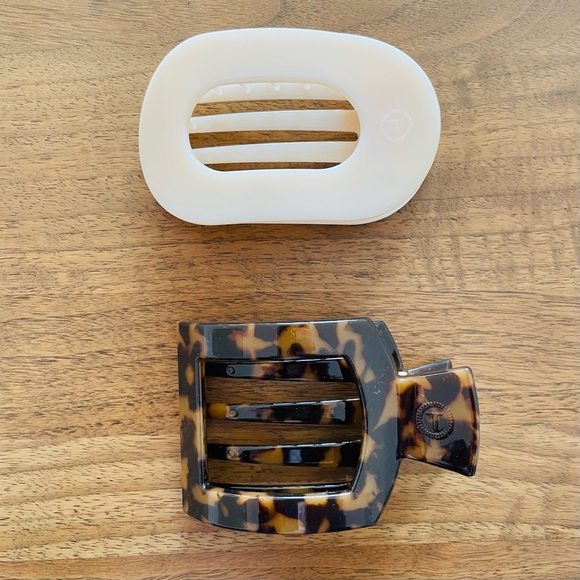 Two Teleties Medium Size Curved Hair Clips tortoise and almond beige - Picture 4 of 11